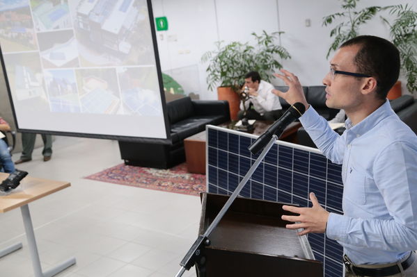 Rueda de prensa - Solución Integral Solar
Rueda de prensa - Solución Integral Solar
Fecha: Julio 10 de 2019. 
Para descargar esta fotografía en alta resolución, haga clic sobre la imagen hasta que la misma se despliegue en la pantalla completa; luego dé clic derecho y elija la opción "guardar imagen como". 
En caso de publicación por cualquier medio, solicitamos acompañarla del crédito: "Foto EPM"
Palabras clave: Rueda de prensa - Solución Integral Solar