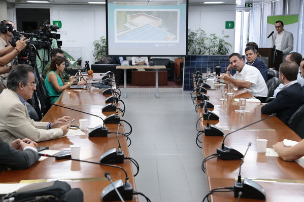 Rueda de prensa - Solución Integral Solar
Rueda de prensa - Solución Integral Solar
Fecha: Julio 10 de 2019. 
Para descargar esta fotografía en alta resolución, haga clic sobre la imagen hasta que la misma se despliegue en la pantalla completa; luego dé clic derecho y elija la opción "guardar imagen como". 
En caso de publicación por cualquier medio, solicitamos acompañarla del crédito: "Foto EPM"
Palabras clave: Rueda de prensa - Solución Integral Solar