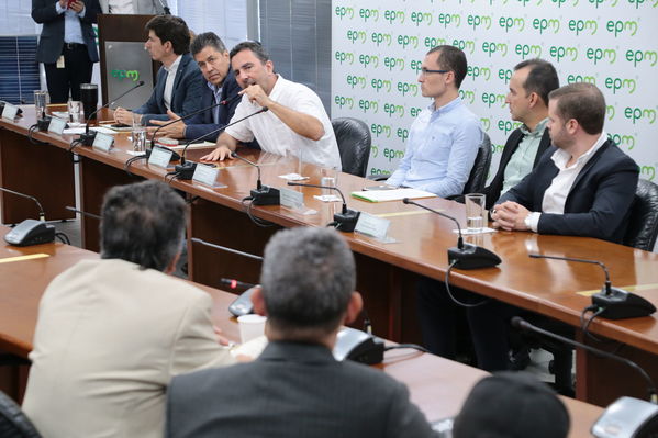 Rueda de prensa - Solución Integral Solar
Rueda de prensa - Solución Integral Solar
Fecha: Julio 10 de 2019. 
Para descargar esta fotografía en alta resolución, haga clic sobre la imagen hasta que la misma se despliegue en la pantalla completa; luego dé clic derecho y elija la opción "guardar imagen como". 
En caso de publicación por cualquier medio, solicitamos acompañarla del crédito: "Foto EPM"
Palabras clave: Rueda de prensa - Solución Integral Solar