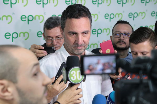 Rueda de prensa - Solución Integral Solar
Rueda de prensa - Solución Integral Solar
Fecha: Julio 10 de 2019. 
Para descargar esta fotografía en alta resolución, haga clic sobre la imagen hasta que la misma se despliegue en la pantalla completa; luego dé clic derecho y elija la opción "guardar imagen como". 
En caso de publicación por cualquier medio, solicitamos acompañarla del crédito: "Foto EPM"
Palabras clave: Rueda de prensa - Solución Integral Solar