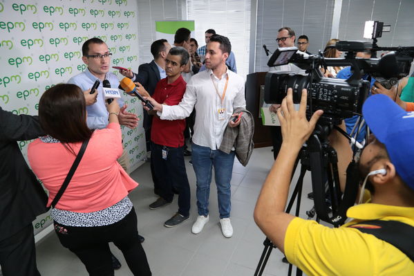 Rueda de prensa - Solución Integral Solar
Rueda de prensa - Solución Integral Solar
Fecha: Julio 10 de 2019. 
Para descargar esta fotografía en alta resolución, haga clic sobre la imagen hasta que la misma se despliegue en la pantalla completa; luego dé clic derecho y elija la opción "guardar imagen como". 
En caso de publicación por cualquier medio, solicitamos acompañarla del crédito: "Foto EPM"
Palabras clave: Rueda de prensa - Solución Integral Solar