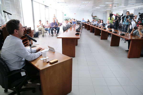 Situación actual proyecto Hidroeléctrico Ituango evolución contingencia
Situación actual proyecto Hidroeléctrico Ituango evolución contingencia
Fecha: Julio 11 2018.
Para descargar esta fotografía en alta resolución, haga clic sobre la imagen hasta que la misma se despliegue en la pantalla completa; luego dé clic derecho y elija la opción "guardar imagen como". 
En caso de publicación por cualquier medio, solicitamos acompañarla del crédito: "Foto EPM"
Palabras clave: Situación actual proyecto Hidroeléctrico Ituango evolución contingencia