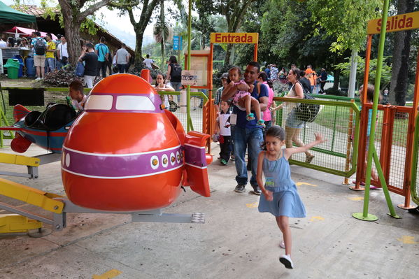 Día de la Familia EPM 2017
Día de la Familia EPM 2017
Fecha: Julio 15 de 2017
Para descargar esta fotografía en alta resolución, haga clic sobre la imagen hasta que la misma se despliegue en la pantalla completa; luego dé clic derecho y elija la opción "guardar imagen como". 
En caso de publicación por cualquier medio, solicitamos acompañarla del crédito: "Foto EPM"
Palabras clave: Día Familia EPM 2017