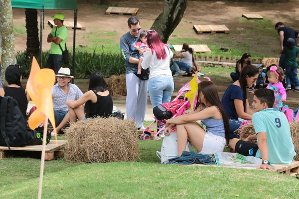 Día de la Familia EPM 2017
Día de la Familia EPM 2017
Fecha: Julio 15 de 2017
Para descargar esta fotografía en alta resolución, haga clic sobre la imagen hasta que la misma se despliegue en la pantalla completa; luego dé clic derecho y elija la opción "guardar imagen como". 
En caso de publicación por cualquier medio, solicitamos acompañarla del crédito: "Foto EPM"
Palabras clave: Día Familia EPM 2017