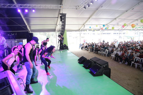 Día de la Familia EPM 2017
Día de la Familia EPM 2017
Fecha: Julio 15 de 2017
Para descargar esta fotografía en alta resolución, haga clic sobre la imagen hasta que la misma se despliegue en la pantalla completa; luego dé clic derecho y elija la opción "guardar imagen como". 
En caso de publicación por cualquier medio, solicitamos acompañarla del crédito: "Foto EPM"
Palabras clave: Día Familia EPM 2017