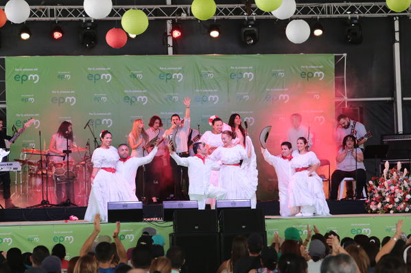 Día de la Familia EPM 2017
Día de la Familia EPM 2017
Fecha: Julio 15 de 2017
Para descargar esta fotografía en alta resolución, haga clic sobre la imagen hasta que la misma se despliegue en la pantalla completa; luego dé clic derecho y elija la opción "guardar imagen como". 
En caso de publicación por cualquier medio, solicitamos acompañarla del crédito: "Foto EPM"
Palabras clave: Día Familia EPM 2017