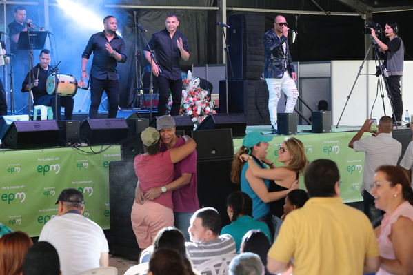 Día de la Familia EPM 2017
Día de la Familia EPM 2017
Fecha: Julio 15 de 2017
Para descargar esta fotografía en alta resolución, haga clic sobre la imagen hasta que la misma se despliegue en la pantalla completa; luego dé clic derecho y elija la opción "guardar imagen como". 
En caso de publicación por cualquier medio, solicitamos acompañarla del crédito: "Foto EPM"
Palabras clave: Día Familia EPM 2017