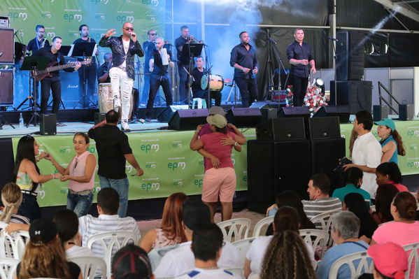 Día de la Familia EPM 2017
Día de la Familia EPM 2017
Fecha: Julio 15 de 2017
Para descargar esta fotografía en alta resolución, haga clic sobre la imagen hasta que la misma se despliegue en la pantalla completa; luego dé clic derecho y elija la opción "guardar imagen como". 
En caso de publicación por cualquier medio, solicitamos acompañarla del crédito: "Foto EPM"
Palabras clave: Día Familia EPM 2017