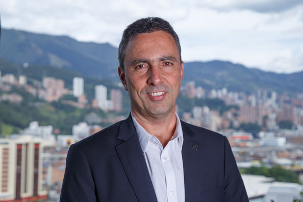 Gerente general  EPM Jorge Londoño
Gerente general de EPM Jorge Londoño de la Cuesta.
Fecha: Julio 26 de 2017.
Para descargar esta fotografía en alta resolución, haga clic sobre la imagen hasta que la misma se despliegue en la pantalla completa; luego dé clic derecho y elija la opción "guardar imagen como". 
En caso de publicación por cualquier medio, solicitamos acompañarla del crédito: "Foto EPM"
Palabras clave: Gerente general  EPM Jorge Londoño