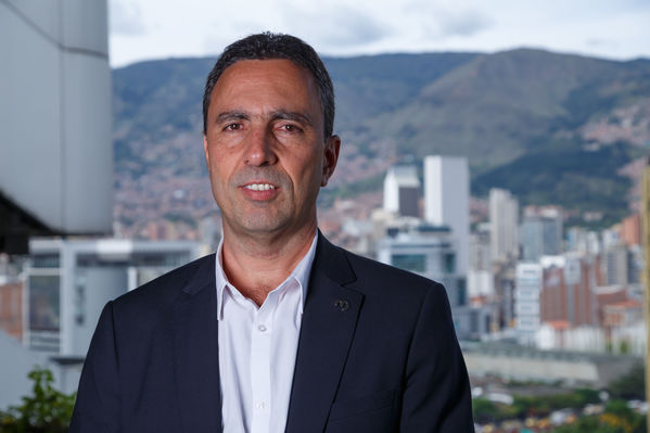 Gerente general  EPM Jorge Londoño
Gerente general de EPM Jorge Londoño de la Cuesta.
Fecha: Julio 26 de 2017.
Para descargar esta fotografía en alta resolución, haga clic sobre la imagen hasta que la misma se despliegue en la pantalla completa; luego dé clic derecho y elija la opción "guardar imagen como". 
En caso de publicación por cualquier medio, solicitamos acompañarla del crédito: "Foto EPM"
Palabras clave: Gerente general  EPM Jorge Londoño