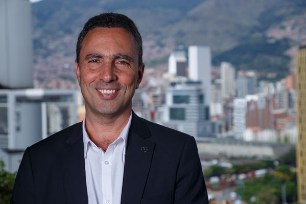 Gerente general  EPM Jorge Londoño
Gerente general de EPM Jorge Londoño de la Cuesta.
Fecha: Julio 26 de 2017.
Para descargar esta fotografía en alta resolución, haga clic sobre la imagen hasta que la misma se despliegue en la pantalla completa; luego dé clic derecho y elija la opción "guardar imagen como". 
En caso de publicación por cualquier medio, solicitamos acompañarla del crédito: "Foto EPM"
Palabras clave: Gerente general  EPM Jorge Londoño