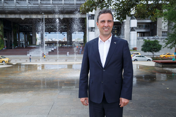 Gerente general  EPM Jorge Londoño
Gerente general de EPM Jorge Londoño de la Cuesta.
Fecha: Julio 26 de 2017.
Para descargar esta fotografía en alta resolución, haga clic sobre la imagen hasta que la misma se despliegue en la pantalla completa; luego dé clic derecho y elija la opción "guardar imagen como". 
En caso de publicación por cualquier medio, solicitamos acompañarla del crédito: "Foto EPM"
Palabras clave: Gerente general  EPM Jorge Londoño