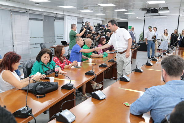 Rueda prensa  Modificación estado alerta
Rueda de prensa-Modificación estado de alerta
Fecha: Julio 26 de 2019. 
Para descargar esta fotografía en alta resolución, haga clic sobre la imagen hasta que la misma se despliegue en la pantalla completa; luego dé clic derecho y elija la opción "guardar imagen como". 
En caso de publicación por cualquier medio, solicitamos acompañarla del crédito: "Foto EPM"
Palabras clave: Rueda prensa  Modificación estado alerta