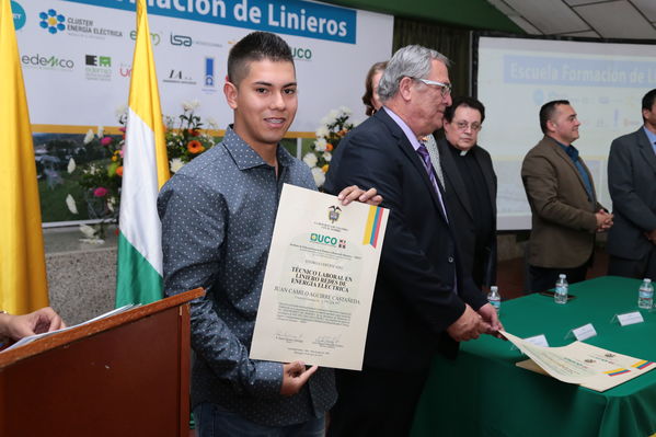 Escuela Formación de Linieros
Escuela Formación de Linieros
Fecha: Julio 29 de 2016
Para descargar esta fotografía en alta resolución, haga clic sobre la imagen hasta que la misma se despliegue en la pantalla completa; luego dé clic derecho y elija la opción "guardar imagen como". 
En caso de publicación por cualquier medio, solicitamos acompañarla del crédito: "Foto EPM"
Palabras clave: Escuela Formación Linieros