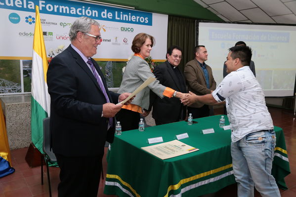 Escuela Formación de Linieros
Escuela Formación de Linieros
Fecha: Julio 29 de 2016
Para descargar esta fotografía en alta resolución, haga clic sobre la imagen hasta que la misma se despliegue en la pantalla completa; luego dé clic derecho y elija la opción "guardar imagen como". 
En caso de publicación por cualquier medio, solicitamos acompañarla del crédito: "Foto EPM"
Palabras clave: Escuela Formación Linieros