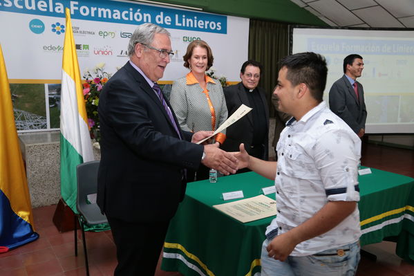 Escuela Formación de Linieros
Escuela Formación de Linieros
Fecha: Julio 29 de 2016
Para descargar esta fotografía en alta resolución, haga clic sobre la imagen hasta que la misma se despliegue en la pantalla completa; luego dé clic derecho y elija la opción "guardar imagen como". 
En caso de publicación por cualquier medio, solicitamos acompañarla del crédito: "Foto EPM"
Palabras clave: Escuela Formación Linieros