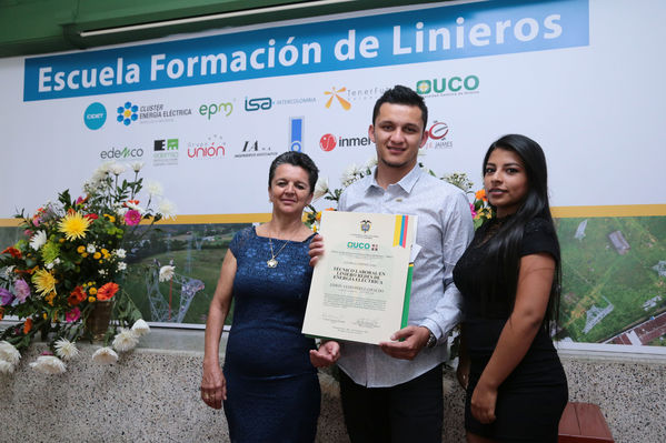 Escuela Formación de Linieros
Escuela Formación de Linieros
Fecha: Julio 29 de 2016
Para descargar esta fotografía en alta resolución, haga clic sobre la imagen hasta que la misma se despliegue en la pantalla completa; luego dé clic derecho y elija la opción "guardar imagen como". 
En caso de publicación por cualquier medio, solicitamos acompañarla del crédito: "Foto EPM"
Palabras clave: Escuela Formación Linieros
