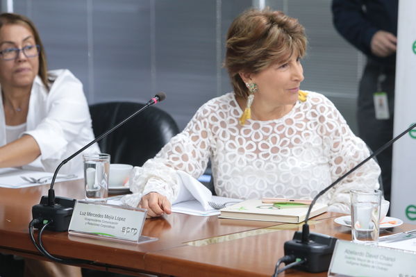 Conversatorio acuerdos comunidad Nutabe
Conversatorio acuerdos comunidad Nutabe.
Fecha: 4 Julio 2019
Para descargar esta fotografía en alta resolución, haga clic sobre la imagen hasta que la misma se despliegue en la pantalla completa; luego dé clic derecho y elija la opción "guardar imagen como". 
En caso de publicación por cualquier medio, solicitamos acompañarla del crédito: "Foto EPM"
Palabras clave: Conversatorio acuerdos comunidad Nutabe