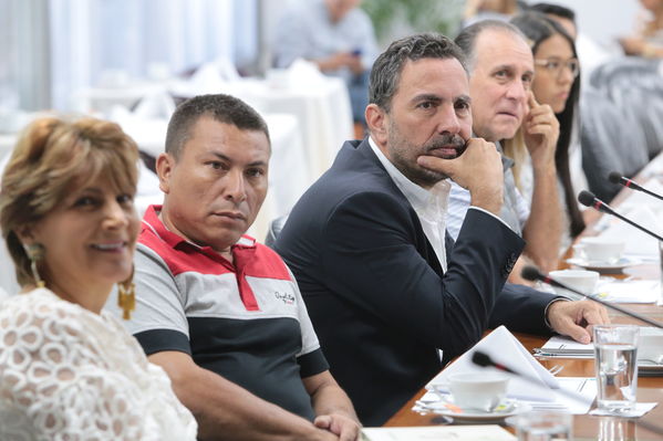 Conversatorio acuerdos comunidad Nutabe
Conversatorio acuerdos comunidad Nutabe.
Fecha: 4 Julio 2019
Para descargar esta fotografía en alta resolución, haga clic sobre la imagen hasta que la misma se despliegue en la pantalla completa; luego dé clic derecho y elija la opción "guardar imagen como". 
En caso de publicación por cualquier medio, solicitamos acompañarla del crédito: "Foto EPM"
Palabras clave: Conversatorio acuerdos comunidad Nutabe