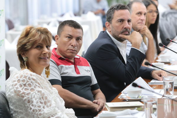 Conversatorio acuerdos comunidad Nutabe
Conversatorio acuerdos comunidad Nutabe.
Fecha: 4 Julio 2019
Para descargar esta fotografía en alta resolución, haga clic sobre la imagen hasta que la misma se despliegue en la pantalla completa; luego dé clic derecho y elija la opción "guardar imagen como". 
En caso de publicación por cualquier medio, solicitamos acompañarla del crédito: "Foto EPM"
Palabras clave: Conversatorio acuerdos comunidad Nutabe