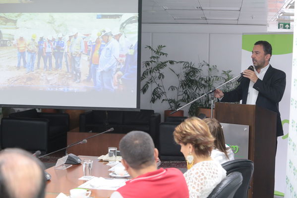 Conversatorio acuerdos comunidad Nutabe
Conversatorio acuerdos comunidad Nutabe.
Fecha: 4 Julio 2019
Para descargar esta fotografía en alta resolución, haga clic sobre la imagen hasta que la misma se despliegue en la pantalla completa; luego dé clic derecho y elija la opción "guardar imagen como". 
En caso de publicación por cualquier medio, solicitamos acompañarla del crédito: "Foto EPM"
Palabras clave: Conversatorio acuerdos comunidad Nutabe