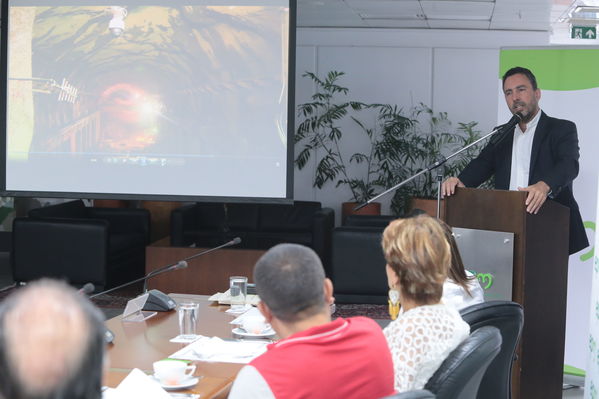 Conversatorio acuerdos comunidad Nutabe
Conversatorio acuerdos comunidad Nutabe.
Fecha: 4 Julio 2019
Para descargar esta fotografía en alta resolución, haga clic sobre la imagen hasta que la misma se despliegue en la pantalla completa; luego dé clic derecho y elija la opción "guardar imagen como". 
En caso de publicación por cualquier medio, solicitamos acompañarla del crédito: "Foto EPM"
Palabras clave: Conversatorio acuerdos comunidad Nutabe