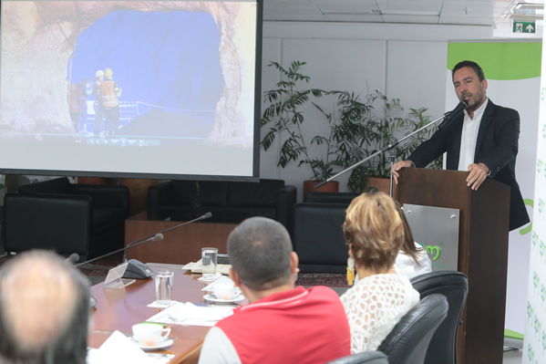 Conversatorio acuerdos comunidad Nutabe
Conversatorio acuerdos comunidad Nutabe.
Fecha: 4 Julio 2019
Para descargar esta fotografía en alta resolución, haga clic sobre la imagen hasta que la misma se despliegue en la pantalla completa; luego dé clic derecho y elija la opción "guardar imagen como". 
En caso de publicación por cualquier medio, solicitamos acompañarla del crédito: "Foto EPM"
Palabras clave: Conversatorio acuerdos comunidad Nutabe