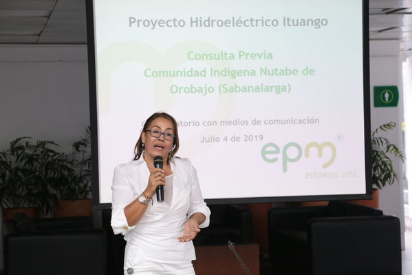 Conversatorio acuerdos comunidad Nutabe
Conversatorio acuerdos comunidad Nutabe.
Fecha: 4 Julio 2019
Para descargar esta fotografía en alta resolución, haga clic sobre la imagen hasta que la misma se despliegue en la pantalla completa; luego dé clic derecho y elija la opción "guardar imagen como". 
En caso de publicación por cualquier medio, solicitamos acompañarla del crédito: "Foto EPM"
Palabras clave: Conversatorio acuerdos comunidad Nutabe
