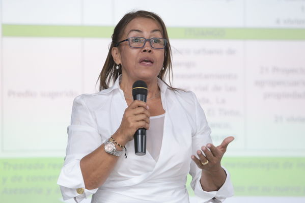Conversatorio acuerdos comunidad Nutabe
Conversatorio acuerdos comunidad Nutabe.
Fecha: 4 Julio 2019
Para descargar esta fotografía en alta resolución, haga clic sobre la imagen hasta que la misma se despliegue en la pantalla completa; luego dé clic derecho y elija la opción "guardar imagen como". 
En caso de publicación por cualquier medio, solicitamos acompañarla del crédito: "Foto EPM"
Palabras clave: Conversatorio acuerdos comunidad Nutabe