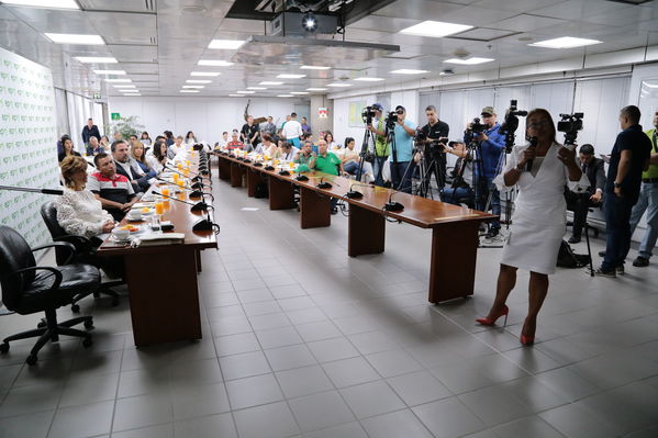 Conversatorio acuerdos comunidad Nutabe
Conversatorio acuerdos comunidad Nutabe.
Fecha: 4 Julio 2019
Para descargar esta fotografía en alta resolución, haga clic sobre la imagen hasta que la misma se despliegue en la pantalla completa; luego dé clic derecho y elija la opción "guardar imagen como". 
En caso de publicación por cualquier medio, solicitamos acompañarla del crédito: "Foto EPM"
Palabras clave: Conversatorio acuerdos comunidad Nutabe
