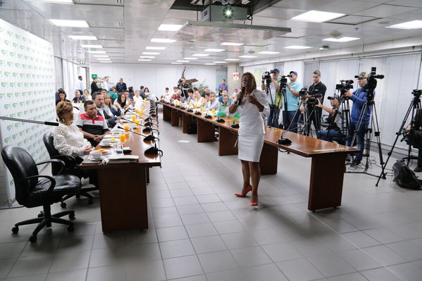 Conversatorio acuerdos comunidad Nutabe
Conversatorio acuerdos comunidad Nutabe.
Fecha: 4 Julio 2019
Para descargar esta fotografía en alta resolución, haga clic sobre la imagen hasta que la misma se despliegue en la pantalla completa; luego dé clic derecho y elija la opción "guardar imagen como". 
En caso de publicación por cualquier medio, solicitamos acompañarla del crédito: "Foto EPM"
Palabras clave: Conversatorio acuerdos comunidad Nutabe