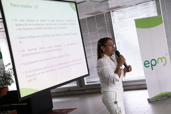 Conversatorio acuerdos comunidad Nutabe
Conversatorio acuerdos comunidad Nutabe.
Fecha: 4 Julio 2019
Para descargar esta fotografía en alta resolución, haga clic sobre la imagen hasta que la misma se despliegue en la pantalla completa; luego dé clic derecho y elija la opción "guardar imagen como". 
En caso de publicación por cualquier medio, solicitamos acompañarla del crédito: "Foto EPM"
Palabras clave: Conversatorio acuerdos comunidad Nutabe