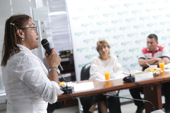 Conversatorio acuerdos comunidad Nutabe
Conversatorio acuerdos comunidad Nutabe.
Fecha: 4 Julio 2019
Para descargar esta fotografía en alta resolución, haga clic sobre la imagen hasta que la misma se despliegue en la pantalla completa; luego dé clic derecho y elija la opción "guardar imagen como". 
En caso de publicación por cualquier medio, solicitamos acompañarla del crédito: "Foto EPM"
Palabras clave: Conversatorio acuerdos comunidad Nutabe