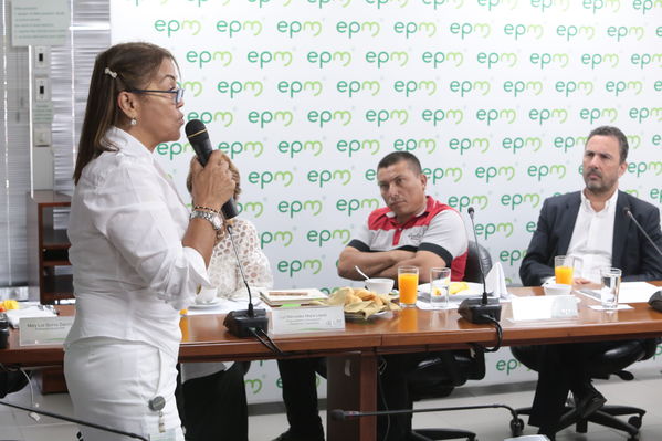 Conversatorio acuerdos comunidad Nutabe
Conversatorio acuerdos comunidad Nutabe.
Fecha: 4 Julio 2019
Para descargar esta fotografía en alta resolución, haga clic sobre la imagen hasta que la misma se despliegue en la pantalla completa; luego dé clic derecho y elija la opción "guardar imagen como". 
En caso de publicación por cualquier medio, solicitamos acompañarla del crédito: "Foto EPM"
Palabras clave: Conversatorio acuerdos comunidad Nutabe