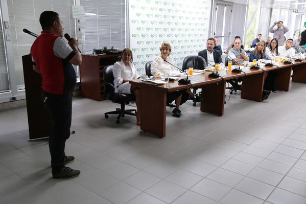 Conversatorio acuerdos comunidad Nutabe
Conversatorio acuerdos comunidad Nutabe.
Fecha: 4 Julio 2019
Para descargar esta fotografía en alta resolución, haga clic sobre la imagen hasta que la misma se despliegue en la pantalla completa; luego dé clic derecho y elija la opción "guardar imagen como". 
En caso de publicación por cualquier medio, solicitamos acompañarla del crédito: "Foto EPM"
Palabras clave: Conversatorio acuerdos comunidad Nutabe
