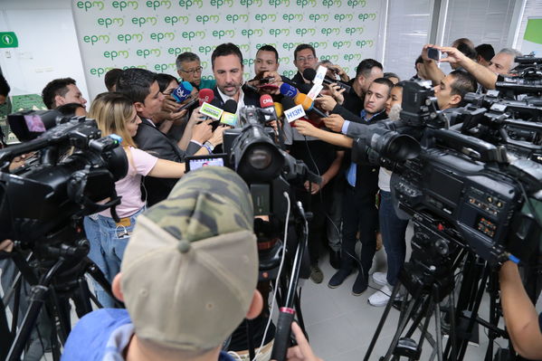 Conversatorio acuerdos comunidad Nutabe
Conversatorio acuerdos comunidad Nutabe.
Fecha: 4 Julio 2019
Para descargar esta fotografía en alta resolución, haga clic sobre la imagen hasta que la misma se despliegue en la pantalla completa; luego dé clic derecho y elija la opción "guardar imagen como". 
En caso de publicación por cualquier medio, solicitamos acompañarla del crédito: "Foto EPM"
Palabras clave: Conversatorio acuerdos comunidad Nutabe