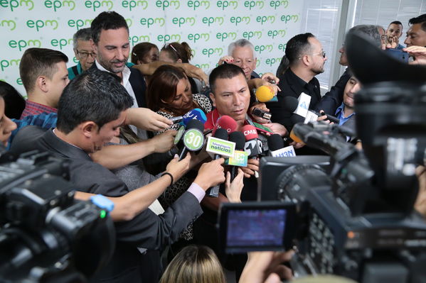 Conversatorio acuerdos comunidad Nutabe
Conversatorio acuerdos comunidad Nutabe.
Fecha: 4 Julio 2019
Para descargar esta fotografía en alta resolución, haga clic sobre la imagen hasta que la misma se despliegue en la pantalla completa; luego dé clic derecho y elija la opción "guardar imagen como". 
En caso de publicación por cualquier medio, solicitamos acompañarla del crédito: "Foto EPM"
Palabras clave: Conversatorio acuerdos comunidad Nutabe