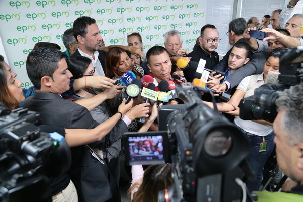 Conversatorio acuerdos comunidad Nutabe
Conversatorio acuerdos comunidad Nutabe.
Fecha: 4 Julio 2019
Para descargar esta fotografía en alta resolución, haga clic sobre la imagen hasta que la misma se despliegue en la pantalla completa; luego dé clic derecho y elija la opción "guardar imagen como". 
En caso de publicación por cualquier medio, solicitamos acompañarla del crédito: "Foto EPM"
Palabras clave: Conversatorio acuerdos comunidad Nutabe