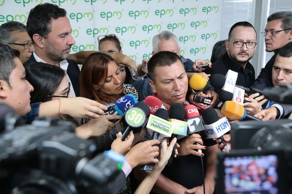 Conversatorio acuerdos comunidad Nutabe
Conversatorio acuerdos comunidad Nutabe.
Fecha: 4 Julio 2019
Para descargar esta fotografía en alta resolución, haga clic sobre la imagen hasta que la misma se despliegue en la pantalla completa; luego dé clic derecho y elija la opción "guardar imagen como". 
En caso de publicación por cualquier medio, solicitamos acompañarla del crédito: "Foto EPM"
Palabras clave: Conversatorio acuerdos comunidad Nutabe