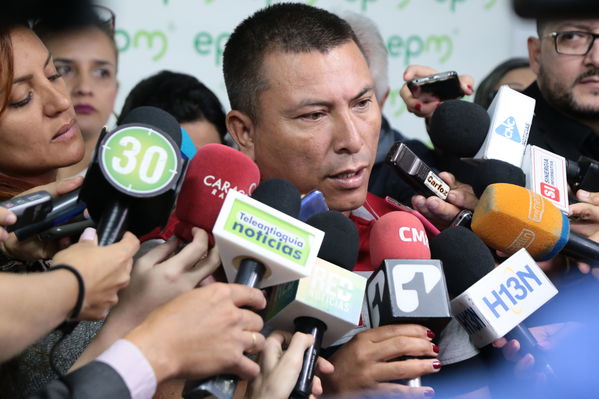Conversatorio acuerdos comunidad Nutabe
Conversatorio acuerdos comunidad Nutabe.
Fecha: 4 Julio 2019
Para descargar esta fotografía en alta resolución, haga clic sobre la imagen hasta que la misma se despliegue en la pantalla completa; luego dé clic derecho y elija la opción "guardar imagen como". 
En caso de publicación por cualquier medio, solicitamos acompañarla del crédito: "Foto EPM"
Palabras clave: Conversatorio acuerdos comunidad Nutabe