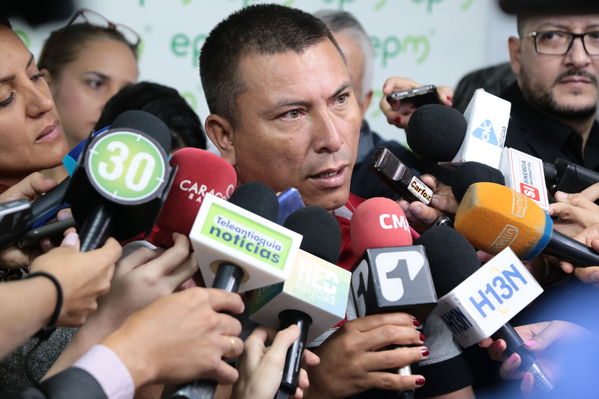 Conversatorio acuerdos comunidad Nutabe
Conversatorio acuerdos comunidad Nutabe.
Fecha: 4 Julio 2019
Para descargar esta fotografía en alta resolución, haga clic sobre la imagen hasta que la misma se despliegue en la pantalla completa; luego dé clic derecho y elija la opción "guardar imagen como". 
En caso de publicación por cualquier medio, solicitamos acompañarla del crédito: "Foto EPM"
Palabras clave: Conversatorio acuerdos comunidad Nutabe