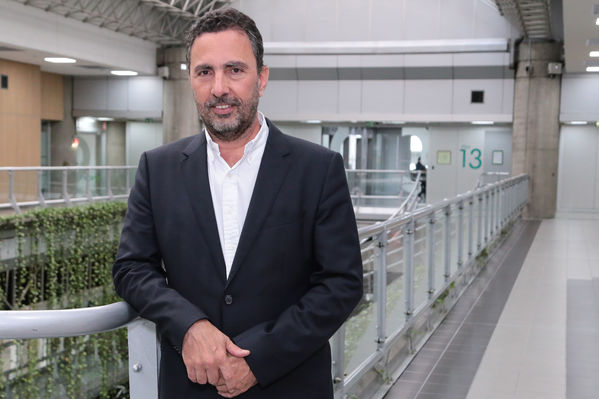 Gerente Jorge Londoño Dela Cuesta Julio 2019
Gerente Jorge Londoño De la Cuesta Julio 2019
Fecha: Julio 18 de 2019. 
Para descargar esta fotografía en alta resolución, haga clic sobre la imagen hasta que la misma se despliegue en la pantalla completa; luego dé clic derecho y elija la opción "guardar imagen como". 
En caso de publicación por cualquier medio, solicitamos acompañarla del crédito: "Foto EPM"
Palabras clave: Gerente Jorge Londoño Dela Cuesta Julio 2019