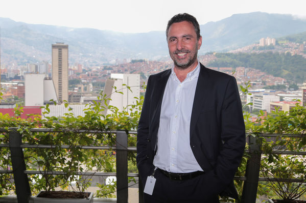 Gerente Jorge Londoño Dela Cuesta Julio 2019
Gerente Jorge Londoño De la Cuesta Julio 2019
Fecha: Julio 18 de 2019. 
Para descargar esta fotografía en alta resolución, haga clic sobre la imagen hasta que la misma se despliegue en la pantalla completa; luego dé clic derecho y elija la opción "guardar imagen como". 
En caso de publicación por cualquier medio, solicitamos acompañarla del crédito: "Foto EPM"
Palabras clave: Gerente Jorge Londoño Dela Cuesta Julio 2019