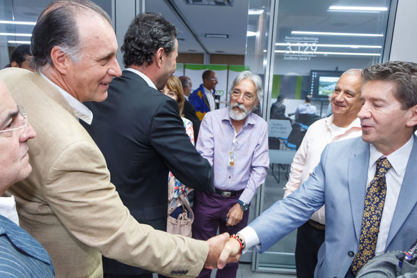 Rueda Prensa EP Rionegro
Rueda de Prensa EP Rionegro.
Fecha: Julio 10 de 2017
Para descargar esta fotografía en alta resolución, haga clic sobre la imagen hasta que la misma se despliegue en la pantalla completa; luego dé clic derecho y elija la opción "guardar imagen como". 
En caso de publicación por cualquier medio, solicitamos acompañarla del crédito: "Foto EPM"
Palabras clave: Rueda Prensa EP Rionegro