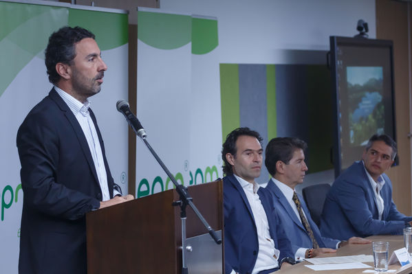 Rueda Prensa EP Rionegro
Rueda de Prensa EP Rionegro.
Fecha: Julio 10 de 2017
Para descargar esta fotografía en alta resolución, haga clic sobre la imagen hasta que la misma se despliegue en la pantalla completa; luego dé clic derecho y elija la opción "guardar imagen como". 
En caso de publicación por cualquier medio, solicitamos acompañarla del crédito: "Foto EPM"
Palabras clave: Rueda Prensa EP Rionegro