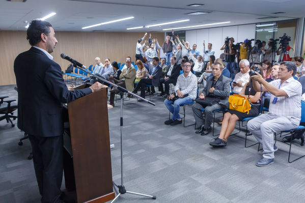 Rueda Prensa EP Rionegro
Rueda de Prensa EP Rionegro.
Fecha: Julio 10 de 2017
Para descargar esta fotografía en alta resolución, haga clic sobre la imagen hasta que la misma se despliegue en la pantalla completa; luego dé clic derecho y elija la opción "guardar imagen como". 
En caso de publicación por cualquier medio, solicitamos acompañarla del crédito: "Foto EPM"
Palabras clave: Rueda Prensa EP Rionegro