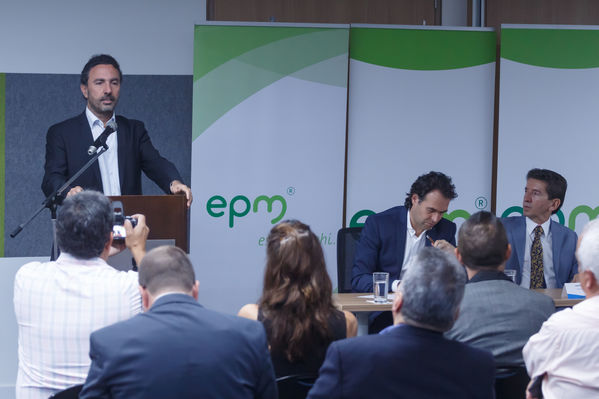 Rueda Prensa EP Rionegro
Rueda de Prensa EP Rionegro.
Fecha: Julio 10 de 2017
Para descargar esta fotografía en alta resolución, haga clic sobre la imagen hasta que la misma se despliegue en la pantalla completa; luego dé clic derecho y elija la opción "guardar imagen como". 
En caso de publicación por cualquier medio, solicitamos acompañarla del crédito: "Foto EPM"
Palabras clave: Rueda Prensa EP Rionegro