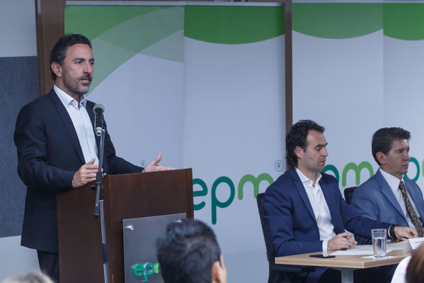 Rueda Prensa EP Rionegro
Rueda de Prensa EP Rionegro.
Fecha: Julio 10 de 2017
Para descargar esta fotografía en alta resolución, haga clic sobre la imagen hasta que la misma se despliegue en la pantalla completa; luego dé clic derecho y elija la opción "guardar imagen como". 
En caso de publicación por cualquier medio, solicitamos acompañarla del crédito: "Foto EPM"
Palabras clave: Rueda Prensa EP Rionegro
