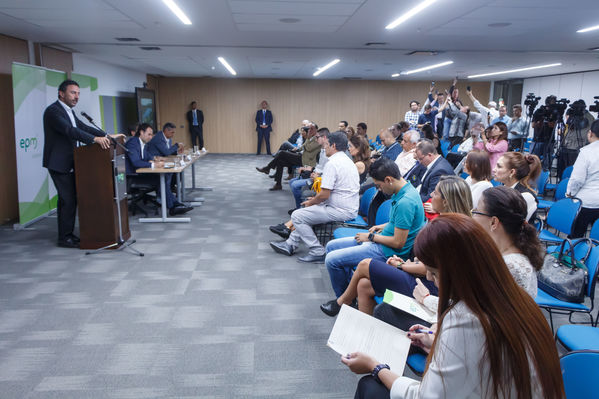 Rueda Prensa EP Rionegro
Rueda de Prensa EP Rionegro.
Fecha: Julio 10 de 2017
Para descargar esta fotografía en alta resolución, haga clic sobre la imagen hasta que la misma se despliegue en la pantalla completa; luego dé clic derecho y elija la opción "guardar imagen como". 
En caso de publicación por cualquier medio, solicitamos acompañarla del crédito: "Foto EPM"
Palabras clave: Rueda Prensa EP Rionegro