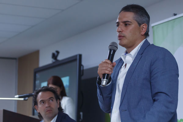 Rueda Prensa EP Rionegro
Rueda de Prensa EP Rionegro.
Fecha: Julio 10 de 2017
Para descargar esta fotografía en alta resolución, haga clic sobre la imagen hasta que la misma se despliegue en la pantalla completa; luego dé clic derecho y elija la opción "guardar imagen como". 
En caso de publicación por cualquier medio, solicitamos acompañarla del crédito: "Foto EPM"
Palabras clave: Rueda Prensa EP Rionegro